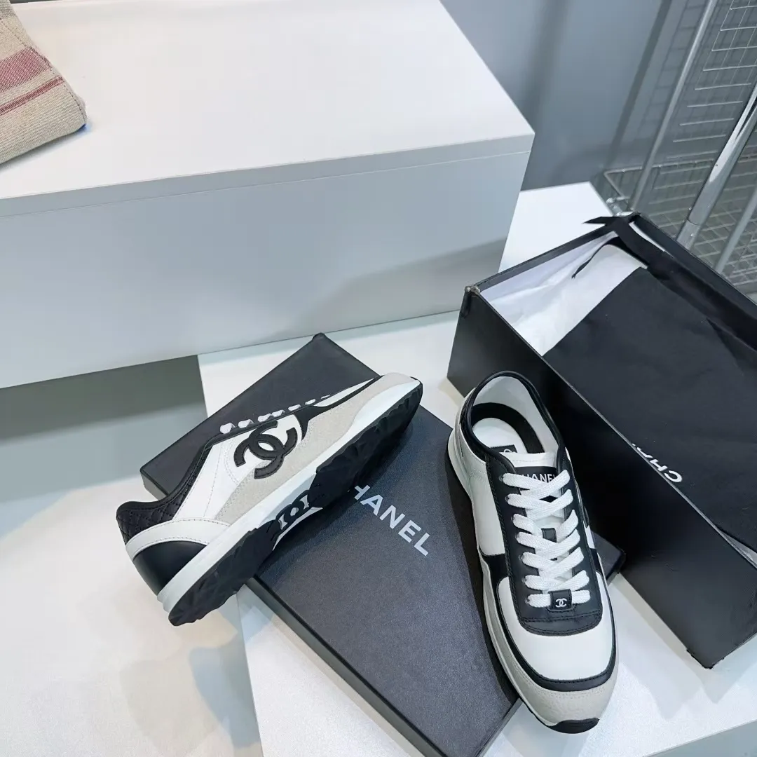 👟👟Ex-factory price 440👟👟 CHANEL Chanel 2025 new panda sneakers, color matching thick-soled casual sports shoes, upper: imported calfskin/imported suede, lining: imported sheepskin lining, outsole: TPU original outsole Size: #35-40 (40 customized, non-refundable)